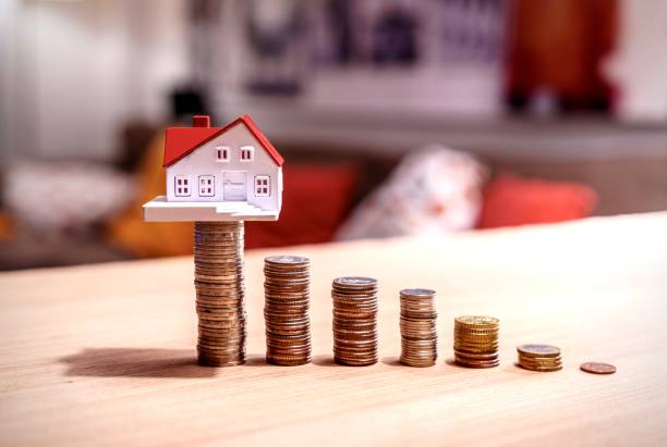 How Lenders Look at Income and Debt When You Buy Your First Home